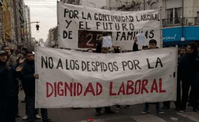 243 despedidos protestan en el centro de Córdoba