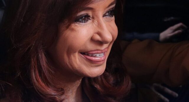 Cristina Fernández de Kirchner quiere que sea ley la suspensión de tarifazos