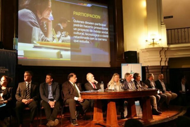Ayer quedó presentado en la UNC el programa “Jóvenes del Centenario”