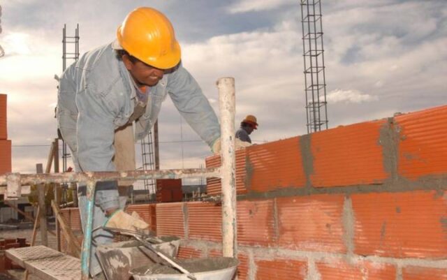 murió un albañil tras caer al vacío