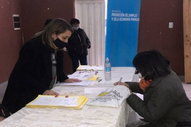 Vecinos de cooperativa La Décima firmaron las escrituras de sus viviendas