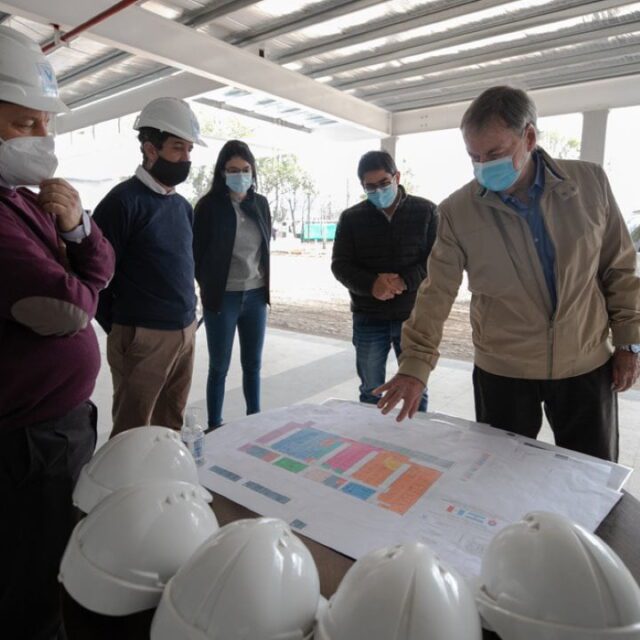 Schiaretti supervisó la obra del nuevo hospital de barrio Los Filtros