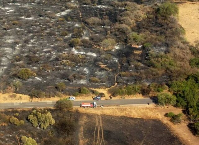Bomberos siguen combatiendo el fuego en zona de Capilla del Monte