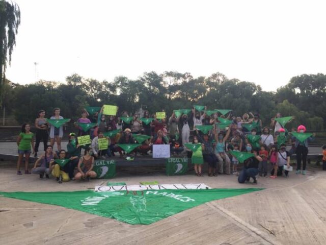 Decenas de mujeres se plegaron al pañuelazo por el aborto legal en Calamuchita-La Ola Digital