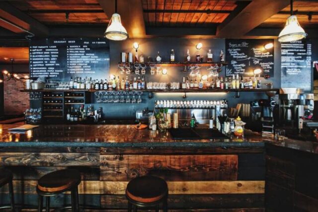 Nueva normalidad: los bares podran abrir hasta más tarde