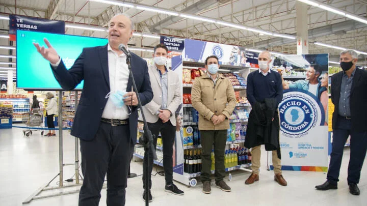 Inauguraron en un supermercado la primera góndola de hecho en córdoba