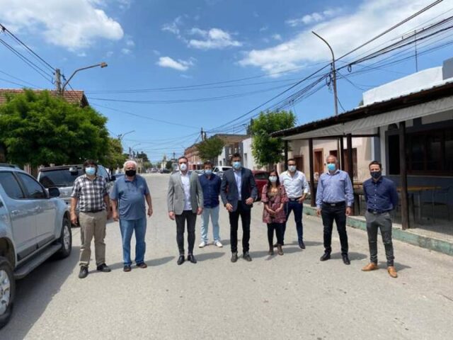 Varias localidades de Calamuchita recibieron equipamiento para sus centros de salud-La Ola Digital