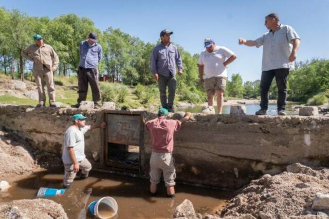 Villa Ciudad Parque realiza reparaciones en el embalse del Río Los Reartes-La Ola Digital