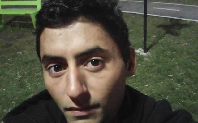 Así lo confirmaron las autoridades luego de obtener el resultado de las huellas dactilares del cuerpo hallado el pasado 30 de diciembre. Hoy se confirmó que el cuerpo hallado el pasado 30 de diciembre en la localidad cordobesa de Alta Gracia, es de Gaspar Flores de 24 años de edad que estuvo desaparecido por 11 días. El joven fue encontrado en la zona de El Crucero de dicha localidad, en avanzado estado de descomposición, según informaron las autoridades a la prensa. Debido a que no se podía identificar, participó de la autopsia un cuerpo especializado de Policía judicial. Según fuentes judiciales, la causa de muerte sería "asfixia por ahogamiento" y "no presenta signos externos de violencia". En ese marco, se espera la incorporación de más pruebas periciales forenses y otras evidencias para continuar con la investigación.