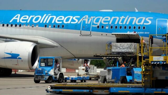 Un avión de Aerolíneas parte hacia Rusia