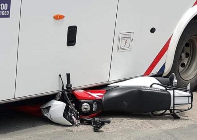 Accidente entre un colectivo y una motocicleta en Villa General Belgrano-La Ola Digital