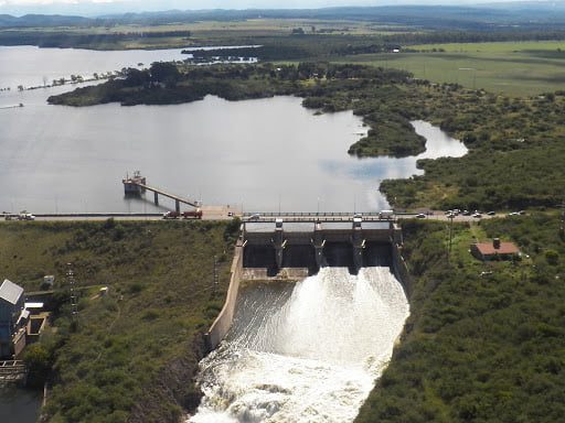 Debido a las lluvias, el fin de semana abrieron las compuertas del Dique Piedras Moras-La Ola Digital