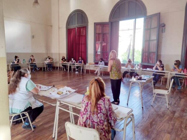 Los docentes volvieron a las aulas