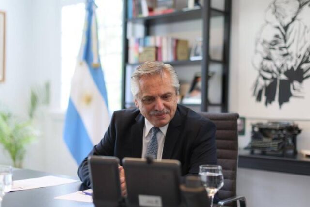 El presidente dialogó con su par de Rusia, Vladímir Putin