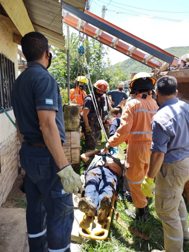 Un hombre cayó en un pozo de 2,5 metros en Santa Rosa de Calamuchita-La Ola Digital