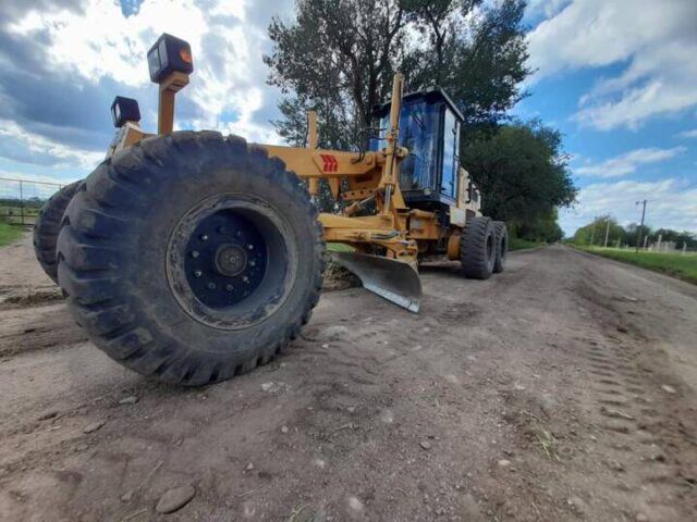 Dos máquinas de gran porte trabajan en Villa Quillinzo-La Ola Digital