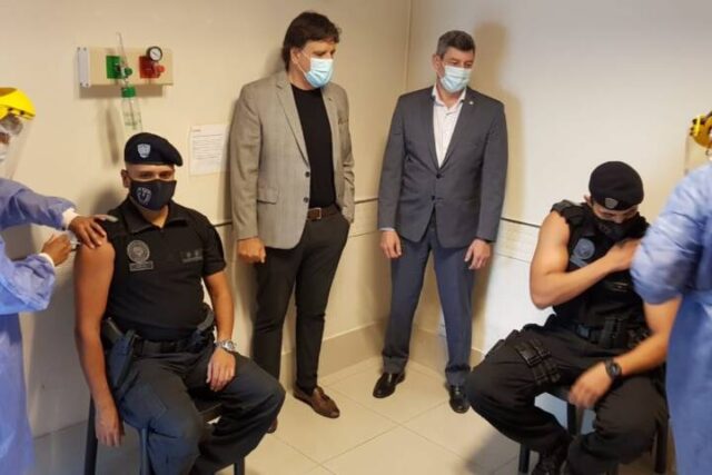 Continúa la vacunación del personal de la policía de Córdoba