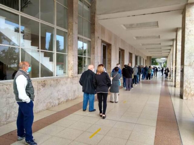 Vacunacion: se aplica un remanente de 1300 dosis