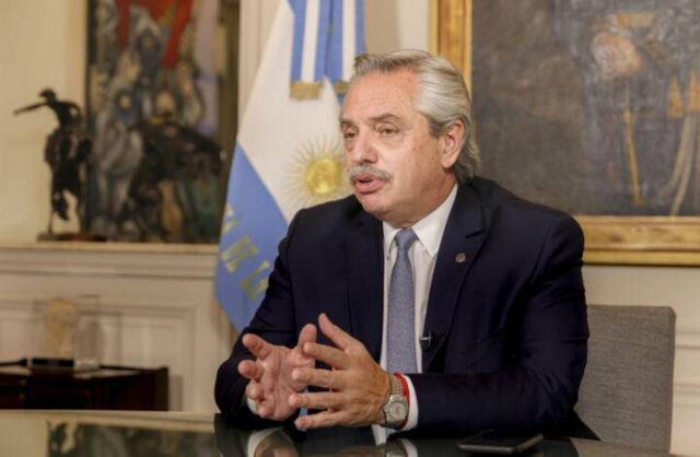 "Los contagios ocurren en el transporte público y reuniones sociales"