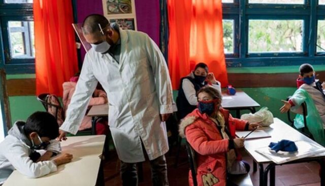 Crece la preocupación en el sector docente ante el avance del virus-La Ola Digital