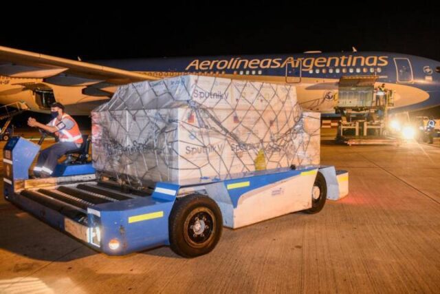 Llegaron al país 800.000 dosis más del componente uno de la vacuna Sputnik V