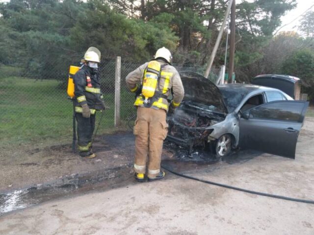 Se incendió un auto en Villa General Belgrano-La Ola Digital