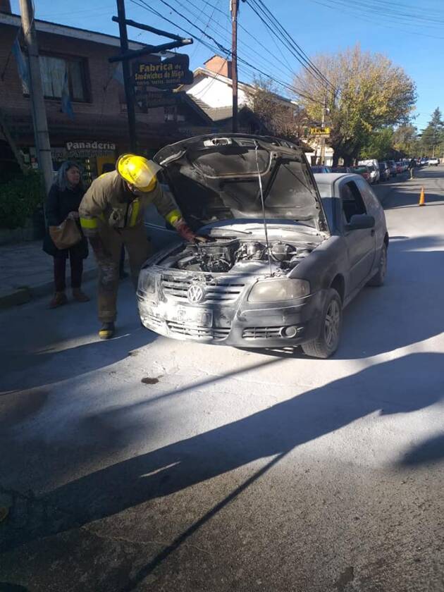 Se incendió un auto en pleno centro de Villa General Belgrano-La Ola Digital