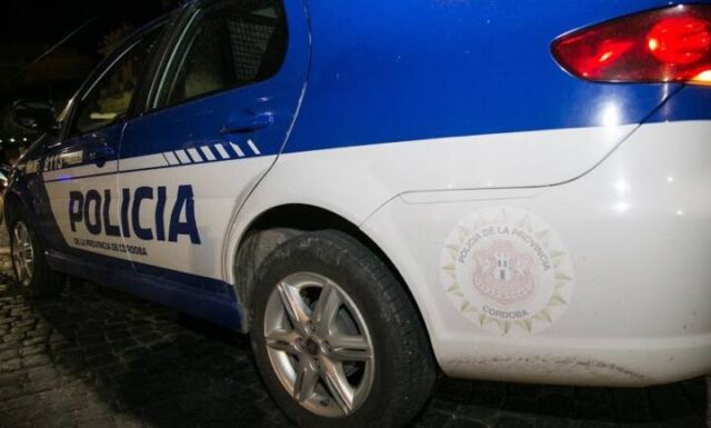 Embalse: la policía desarticuló una fiesta clandestina que era difundida por redes sociales-La Ola Digital