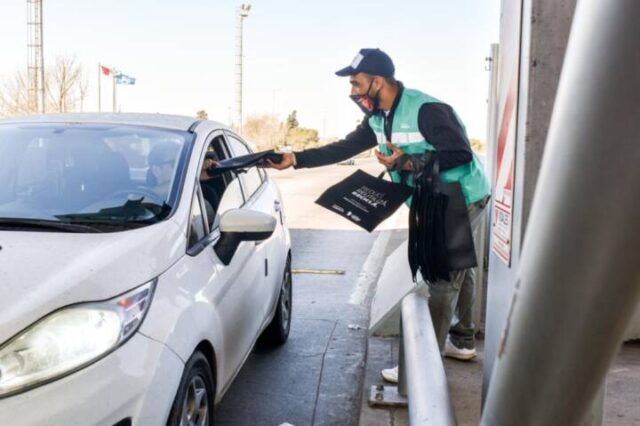 Ambiente concientiza sobre la importancia de reducir el uso de las bolsas de plástico