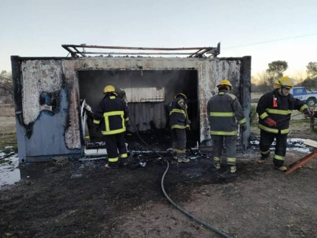 Se quemó un contenedor en Villa Ciudad Parque-La Ola Digital