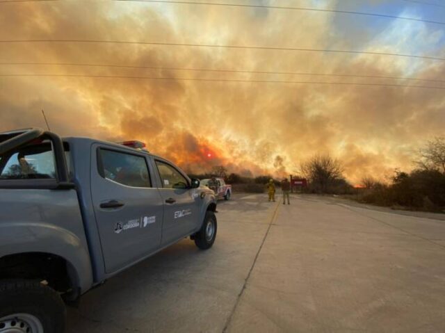 Bomberos combaten un incendio en jurisdicción de Malagueño