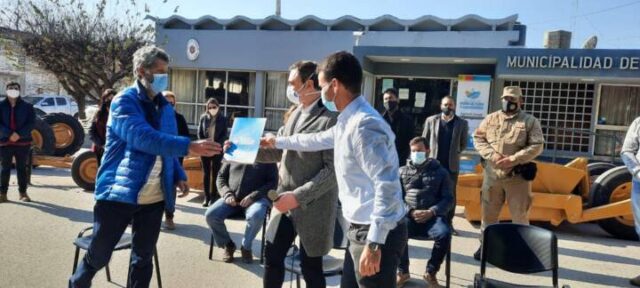 Hoy se entregaron cuatro máquinas al consorcio de conservación del suelo de San Agustín-La Ola Digital