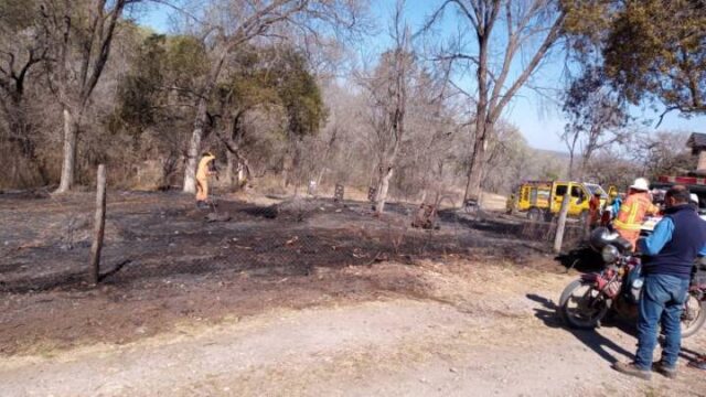 Estaban quemando basura y perdieron el control del fuego-La Ola Digital