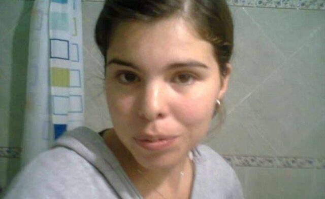 Una mujer es intensamente buscada