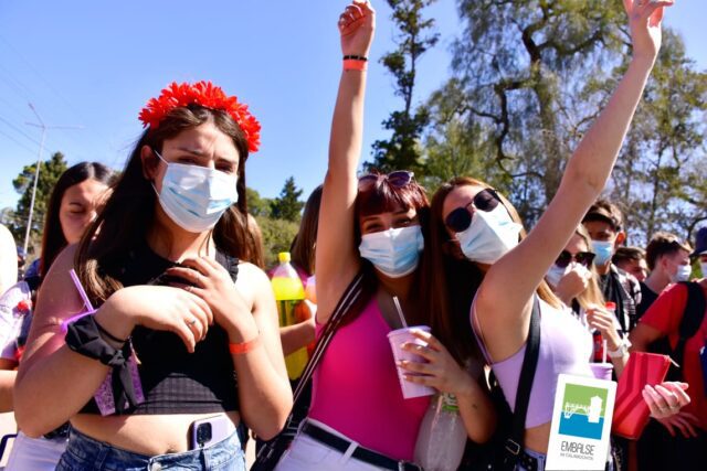 Alrededor de 30.000 jóvenes se congregaron en Embalse-La Ola Digital