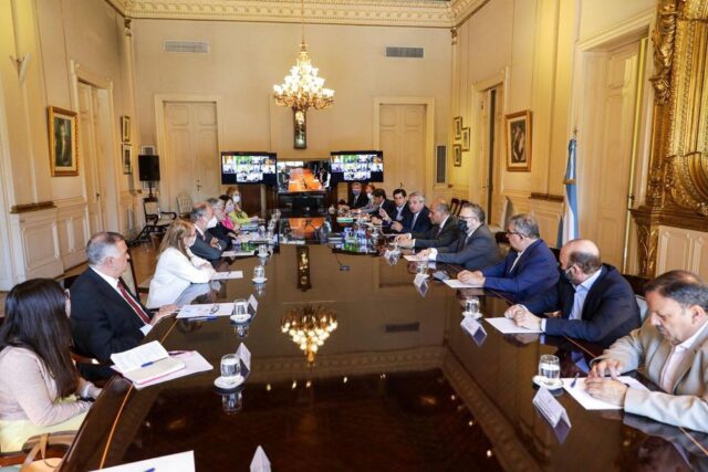 Control de precios: Fernandez firmó acuerdos con gobernadores