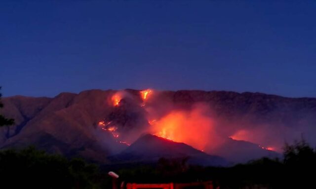Continúan los incendios en las sierras cordobesas