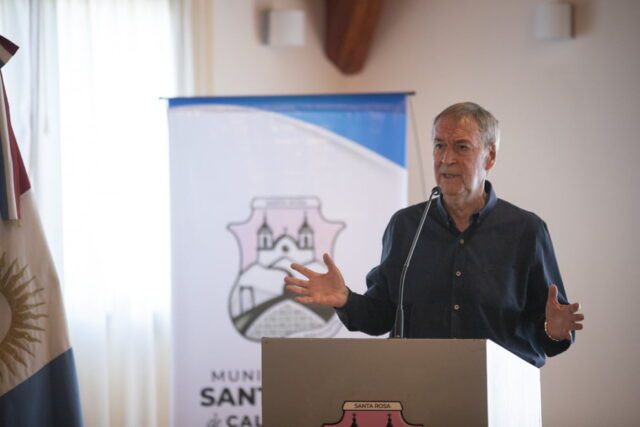 Schiaretti definió al turismo como una "economía regional de Córdoba"-La Ola Digital