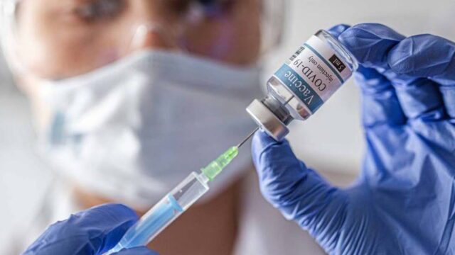 En Calamuchita ya se vacuna con tercera dosis a personal de salud y mayores de 70 años-La Ola Digital