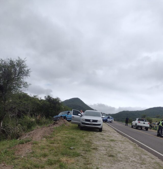 Accidente vehicular en cercanías del vertedero de Embalse-La Ola Digital
