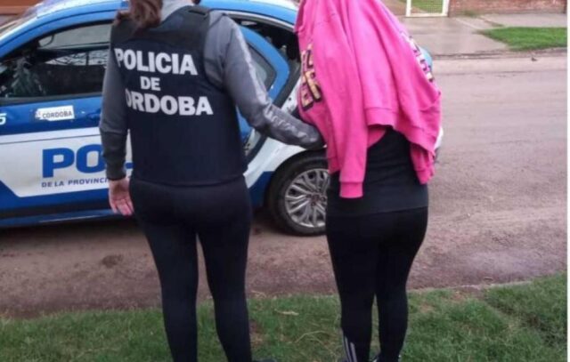 Una mujer fue detenida luego de robar la recaudación del día de una remisería-La Ola Digital
