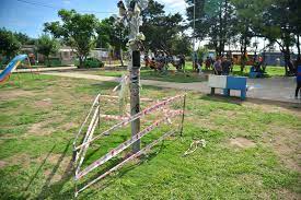 Otro niño resultó electrocutado tras tocar un poste de luz en una plaza