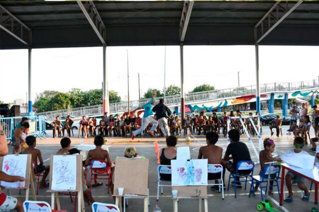 Cultura en los barrios, cine bajo las estrellas y conciertos virtuales