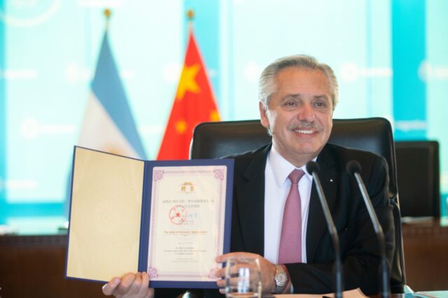 Alberto Fernández recibió el Honoris Causa de una universidad de China