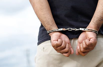 Detuvieron a un hombre con "pedido de paradero" en Villa Ciudad Parque-La Ola Digital