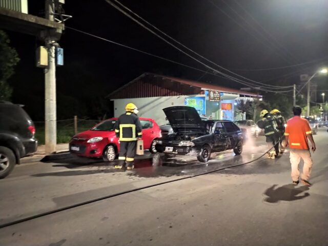 Un vehículo se incendió en Villa General Belgrano -La Ola Digital