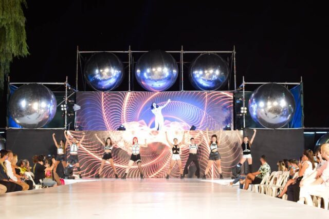 Unas 3 mil personas disfrutaron de la moda en el "Santa Rosa Brilla"-La Ola Digital