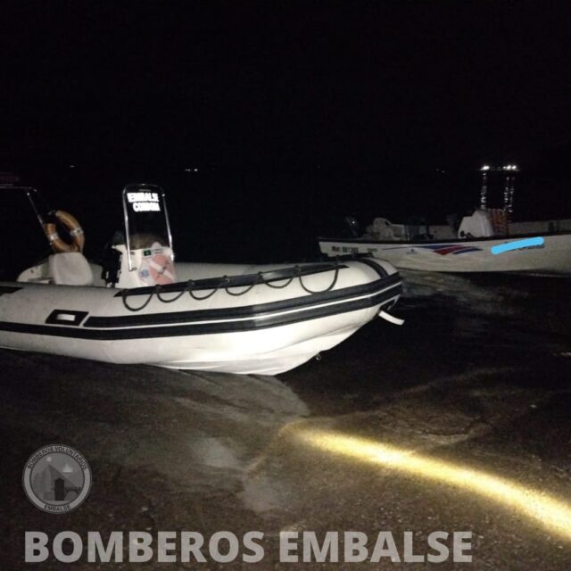 Rescate acuático en la desembocadura del Río Quillinzo-La Ola Digital