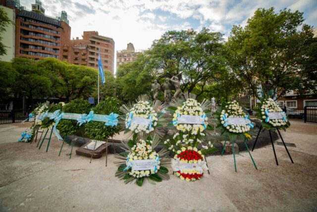 Vigilia y show musical en vísperas del 2 de abril