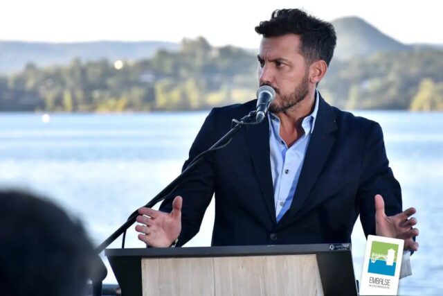 Federico Alesandri volvió a retomar su puesto frente a la Municipalidad de Embalse-La Ola Digital